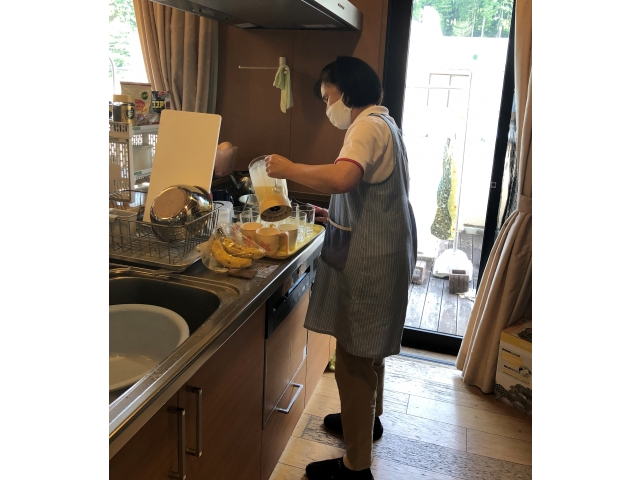 おやつの支度中