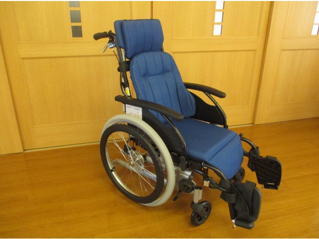 座位保持自走型車いす