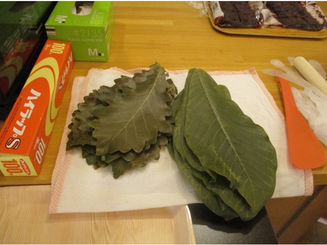 この地域では朴の葉で巻くところもあります