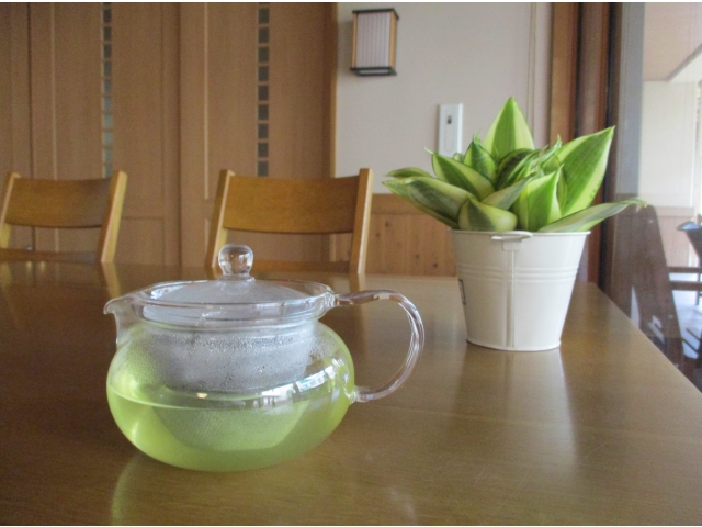 とてもきれいな色の新茶です