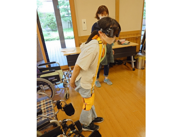 高齢者の疑似体験セットを装着しました