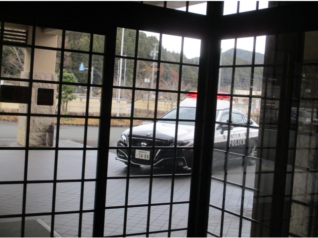 模擬通報をしたので、パトカーが到着🚔