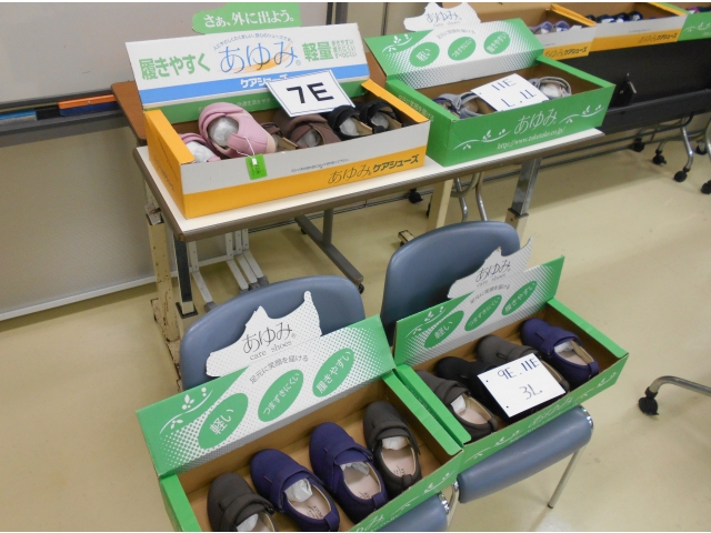 靴も並べていきます👞