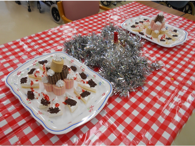 ケーキを並べていきます