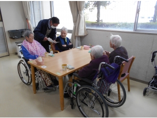苑長より、今月誕生日の方へのお祝いのお言葉(^^♪