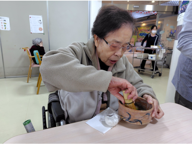 「こうやって立てるのよ」