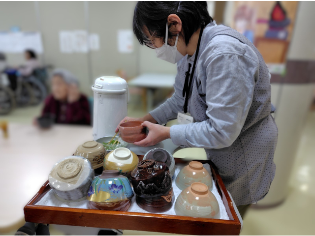 まずはお茶と器を用意します。