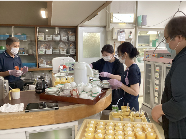 職員の皆さんもテキパキと支度を進めます☆