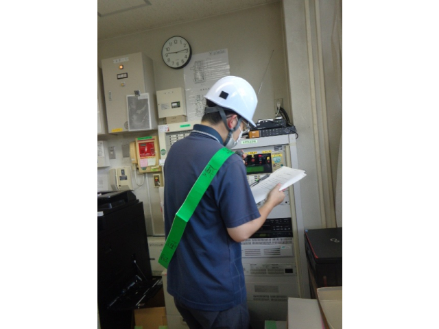 館内放送を使って、その都度指示や情報共有をします