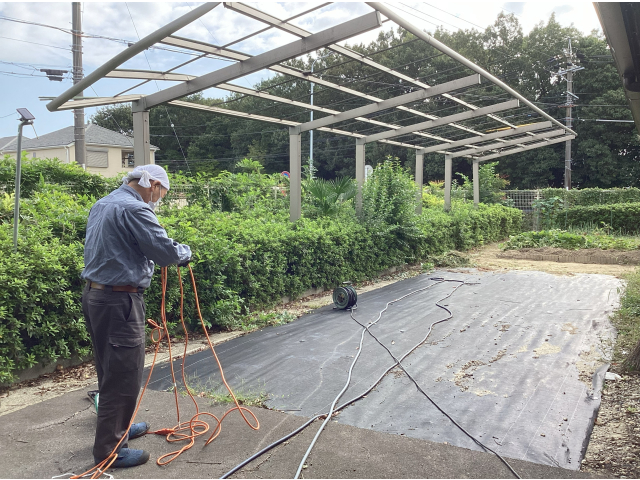 デイサービス裏庭も作業します