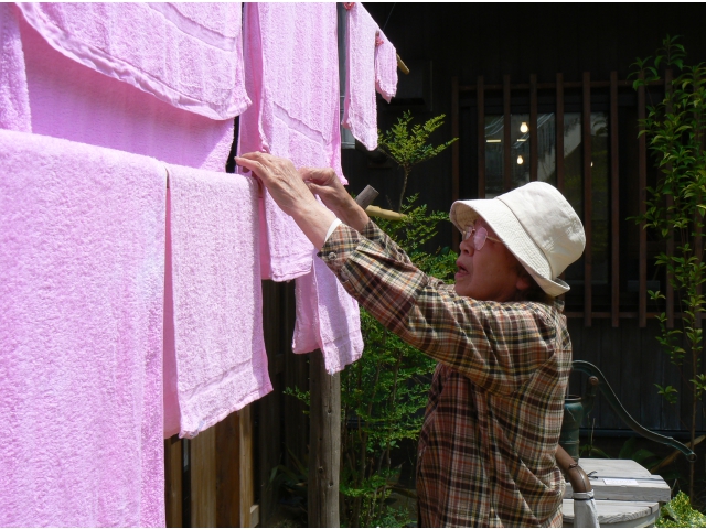 竹の物干し竿を使った洗濯干し
