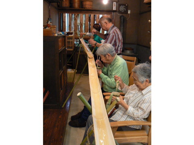 流しそうめんの様子