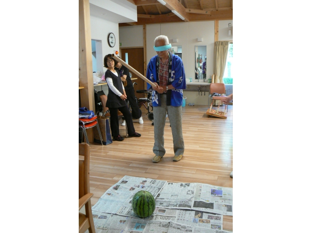 スイカ割りの様子