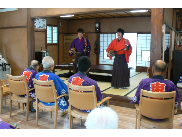 三線演奏の様子