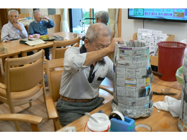 玉入れの籠作成の様子