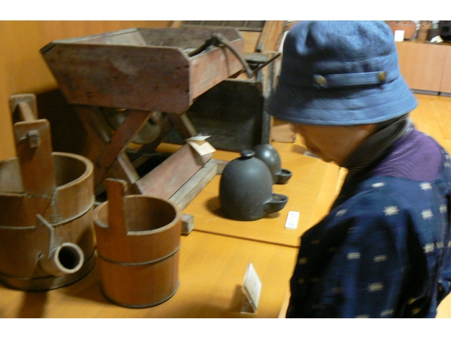 資料館見学の様子