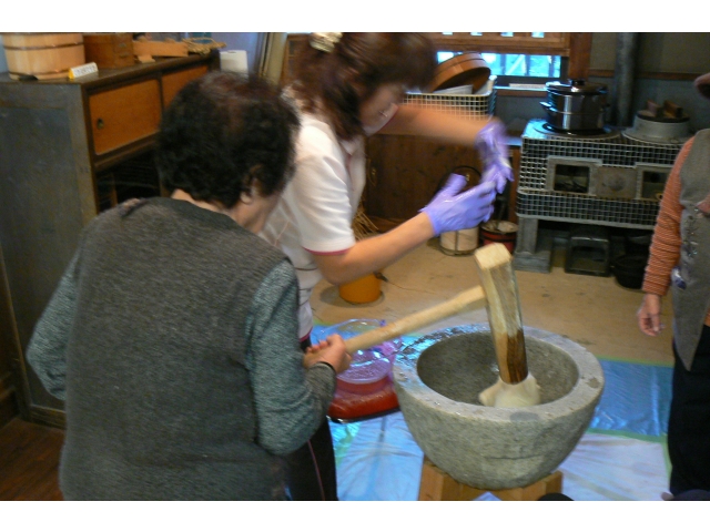 餅つきの様子