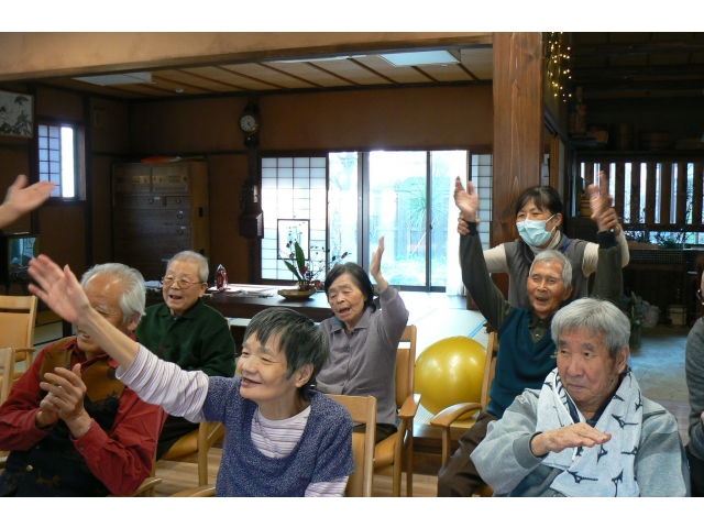 歌唱慰問（体操）の様子