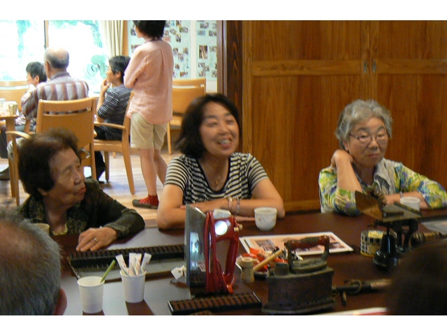 懐かしい映像を見ながら談笑しました