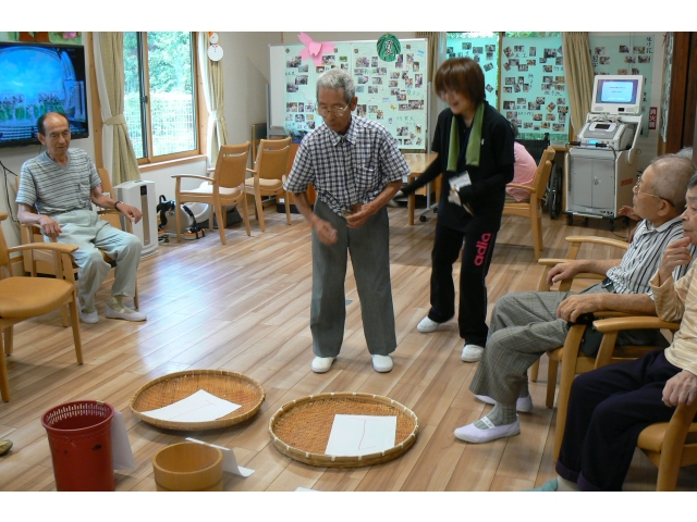 ちょっと変則的なダーツ（射的）です