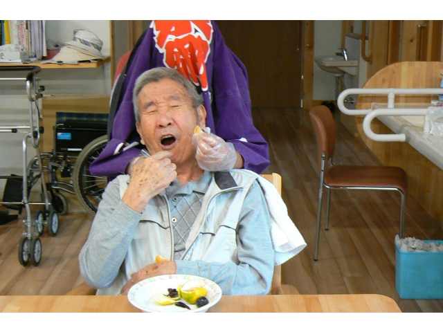 そこは口じゃありませんってば！！