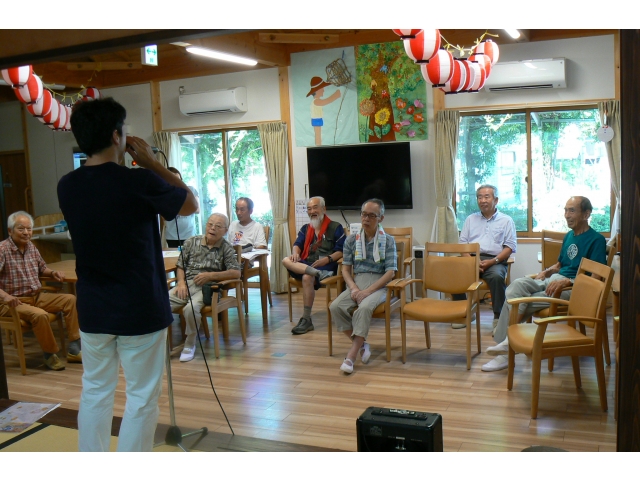 アッキーによるハーモニカ演奏