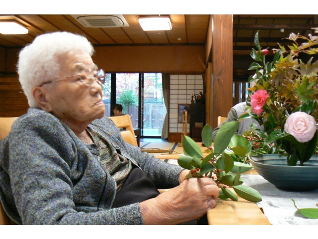 真剣な眼差しで華の道を極めます