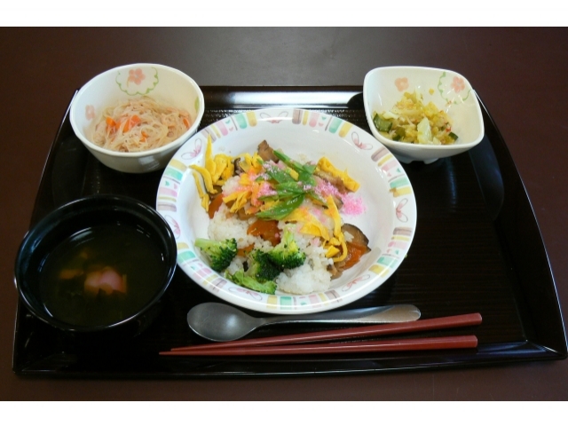 利用者様手作りのちらし寿司