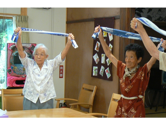 タオルを使ってストレッチ