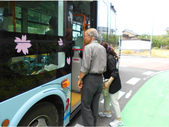 バスに乗って出発です！