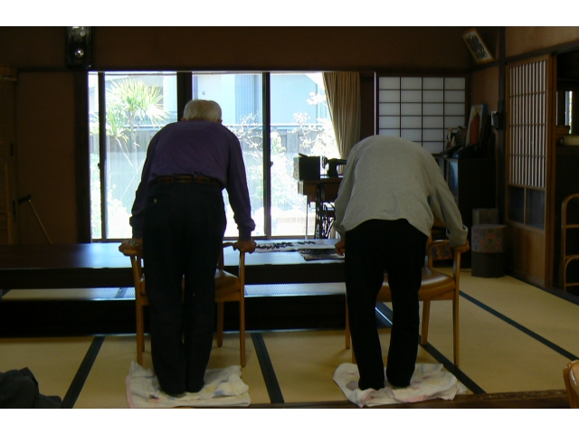 「３６５歩のマーチ」に合わせて足踏み!!
