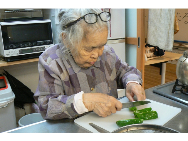 野菜を切ります