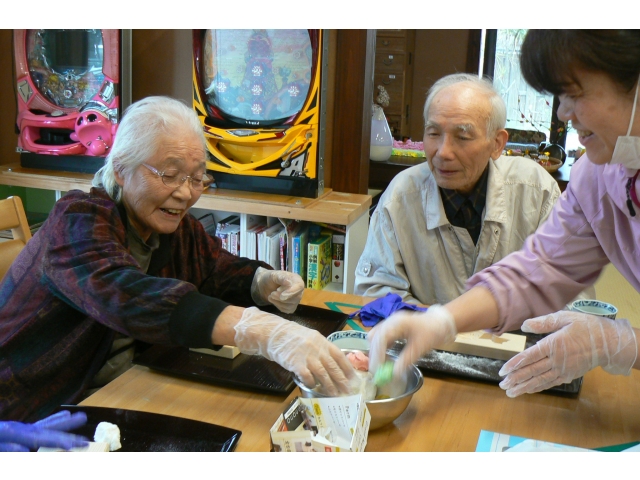 米粉を熱湯で
練ります♪