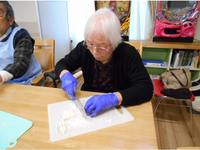 包丁で切って麺を作ります！