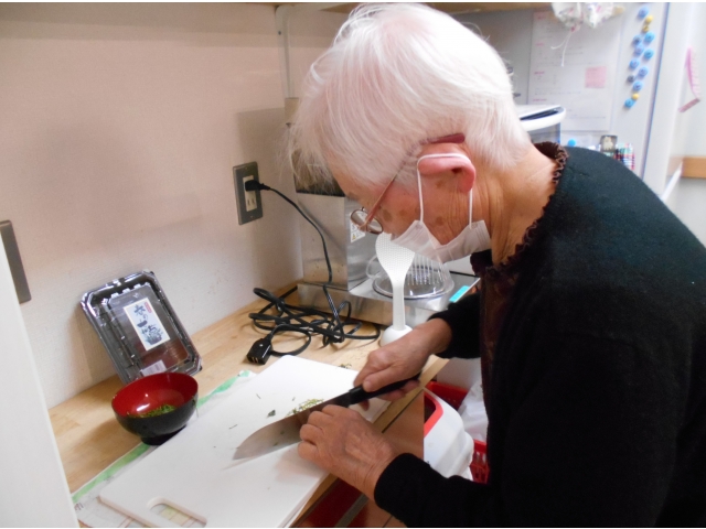 七草を刻んでぐつぐつ煮たら・・・