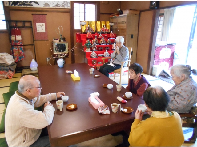 みんなで和室に集まっておやつを頂きました(*^^*)