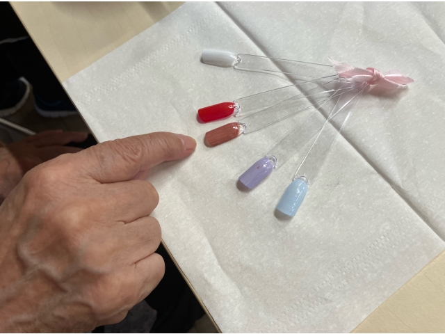 何色にしようかな…♪