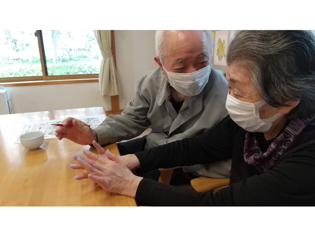 完成した爪を旦那様にお披露目♡お二人ともとてもいい笑顔です！！