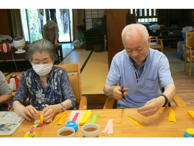ご夫婦で素敵な七夕飾りを作ってくださいました☆