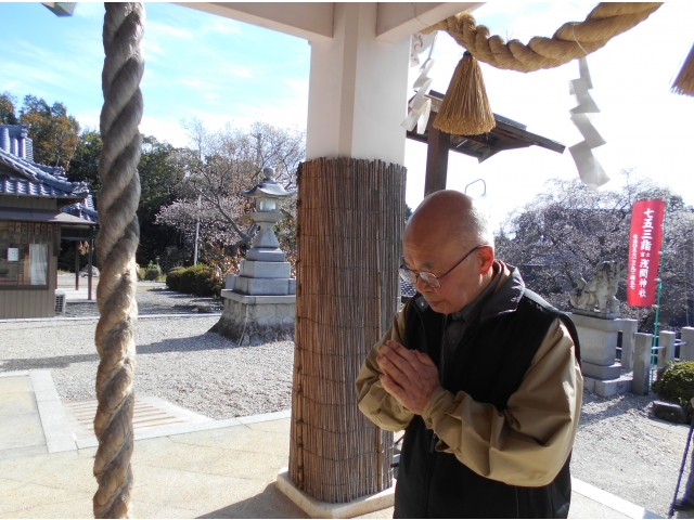 お参りもしっかり行います！