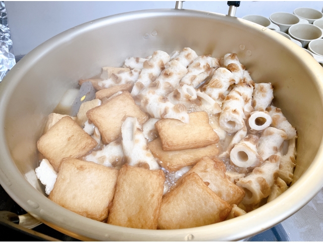 お鍋でぐつぐつ煮込んでいきます♪