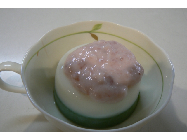 完成💗いちごのフルーチェ、牛乳寒天、抹茶寒天の三色プリンです☆