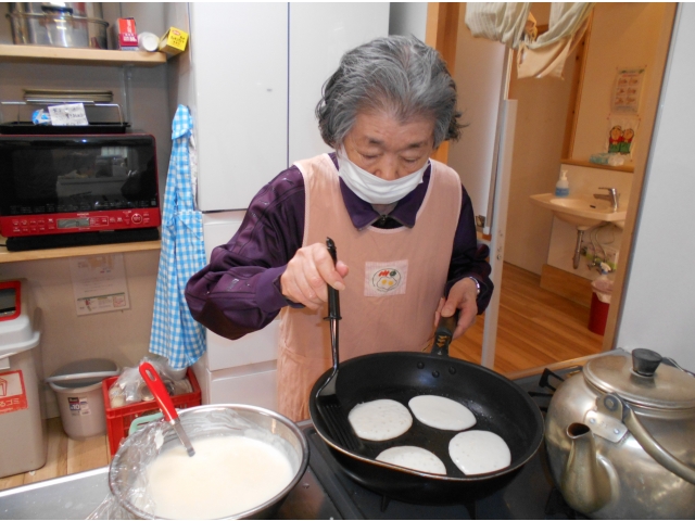 利用者様と協力して生地を作っていきます！！