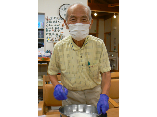 ふわふわの生クリームを作っていきます！！