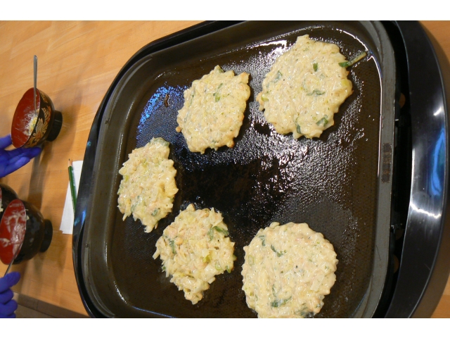 ホットプレートに広げます！