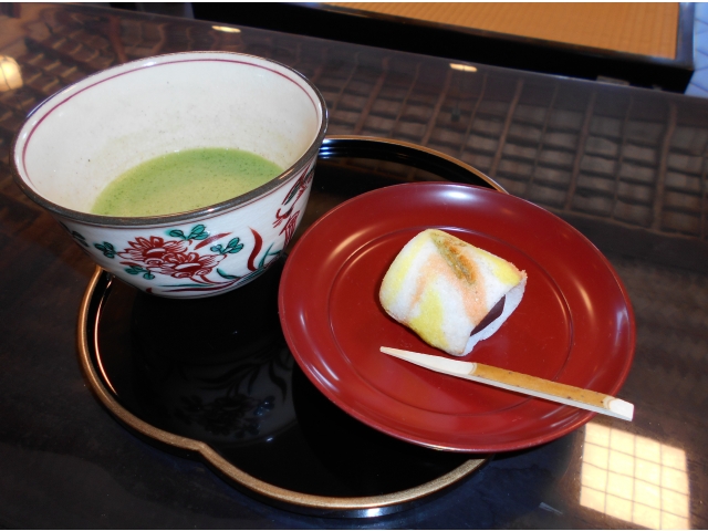 お抹茶と和菓子をいただきました！