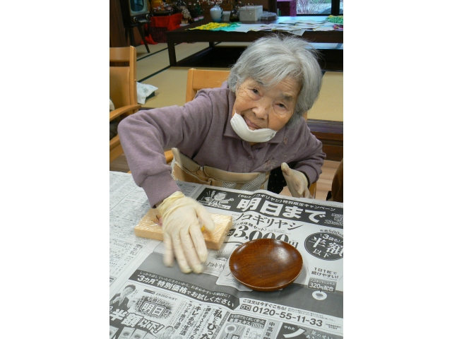 上から白い生地を入れてぎゅーっと押します！