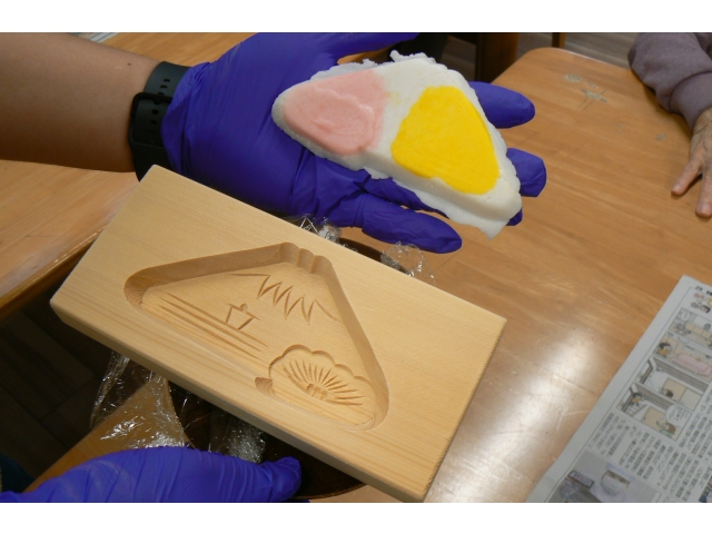 木型をトントンとして型から外します☺