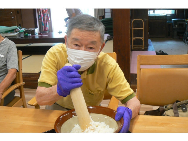 ごはんを潰していきます！