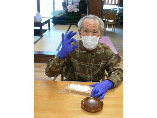 ぎゅっぎゅっと押し込みます。